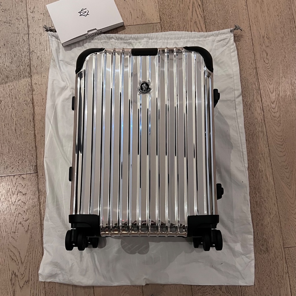 RIMOWA MONCLER X REFLECTION CARRY ON CABIN LIMITED EDITION NEW SILVER SOLD OUT